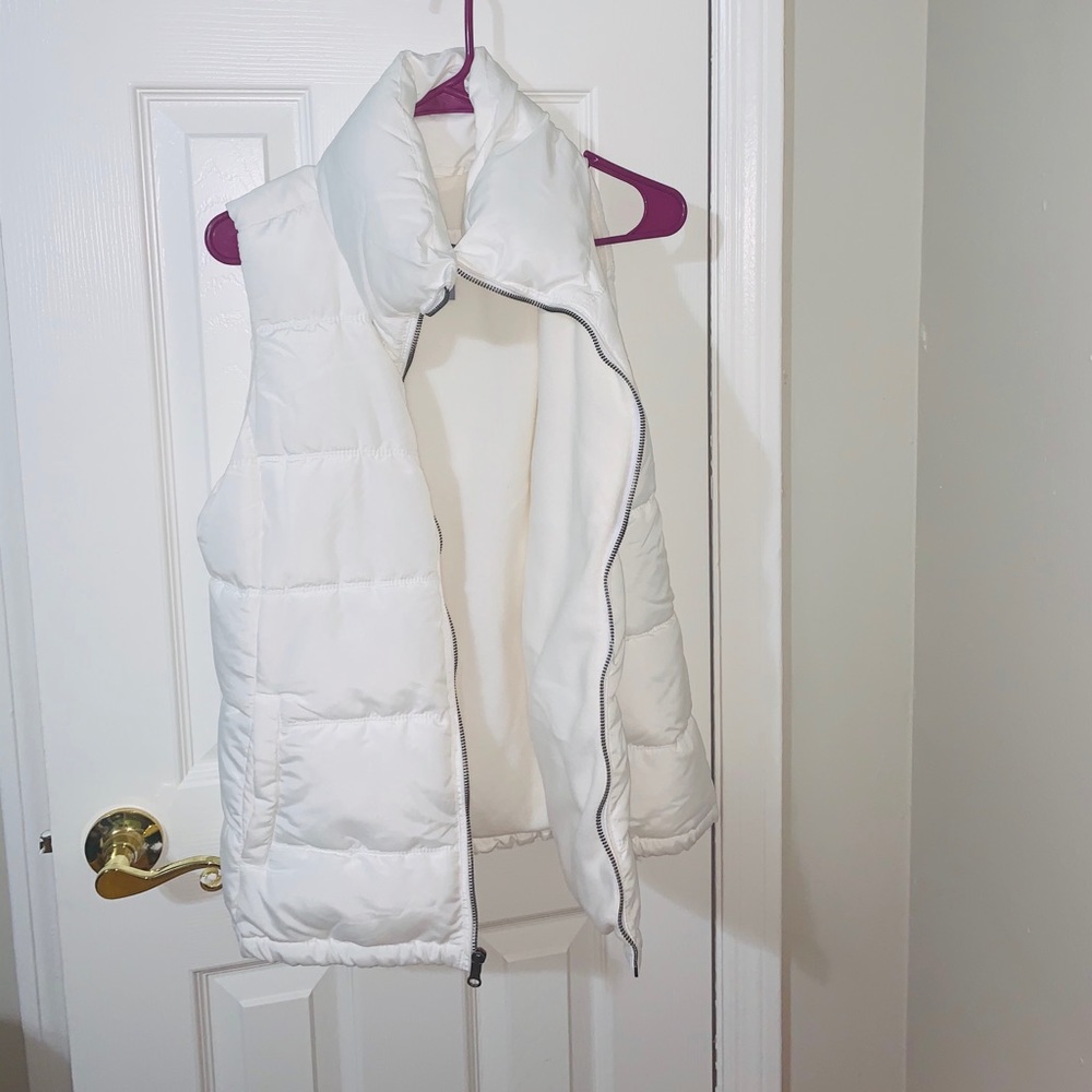 Medium Women’s Sleeveless White Puffer Jacket